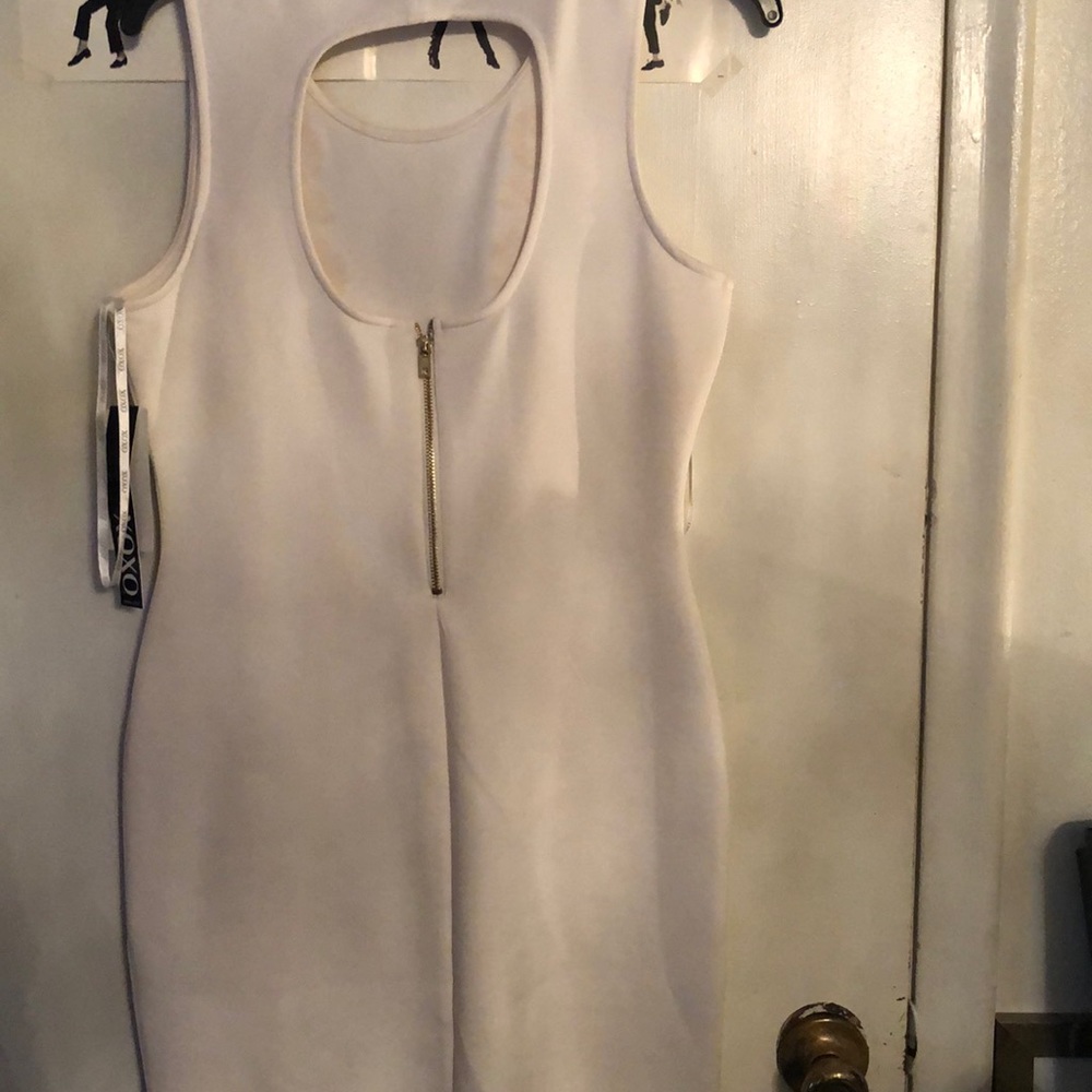 Dress - Picture 3 of 4